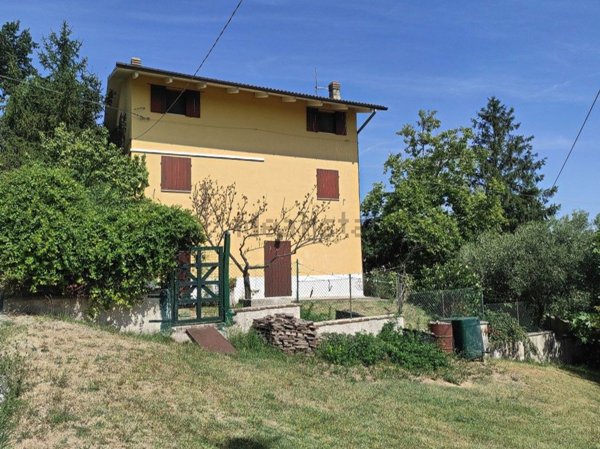 casa indipendente in vendita a Cingoli