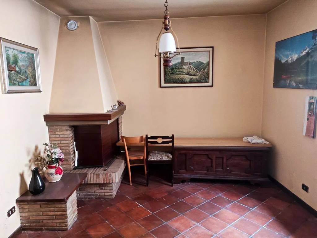 casa indipendente in vendita a Cingoli