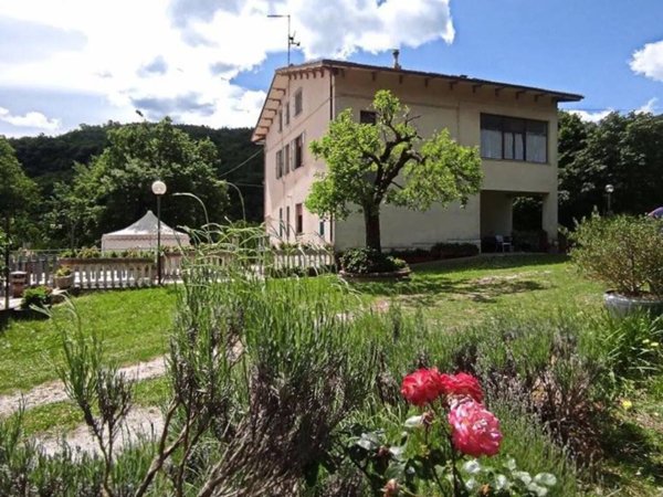 casa indipendente in vendita a Cingoli