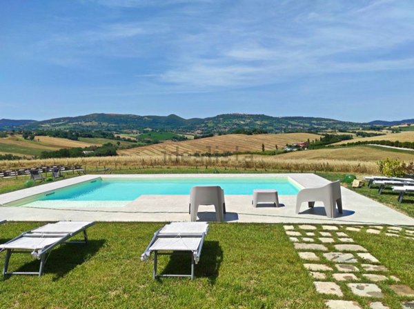 casa indipendente in vendita a Cingoli