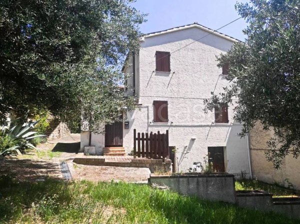 casa indipendente in vendita a Cingoli
