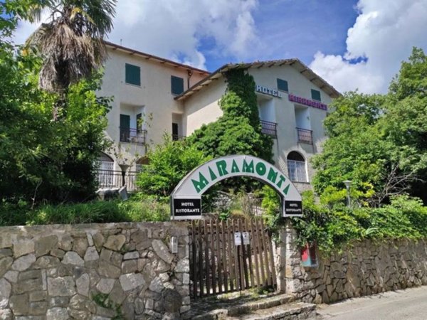 intera palazzina in vendita a Cingoli