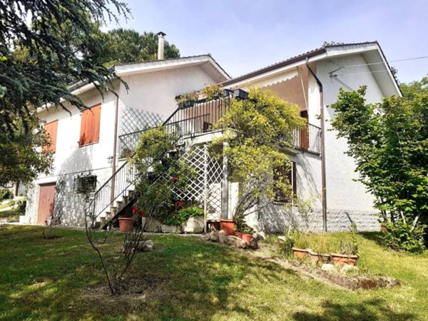 casa indipendente in vendita a Cingoli