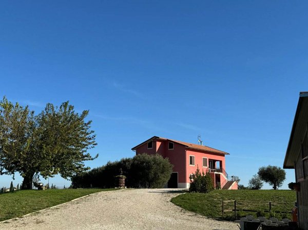 casa indipendente in vendita a Cingoli in zona Cervidone