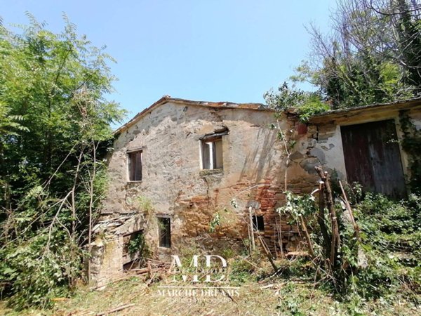 casa indipendente in vendita a Cingoli