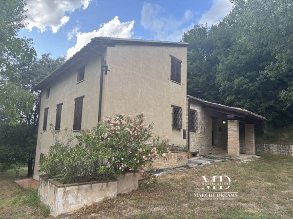 casa indipendente in vendita a Cingoli in zona Avenale