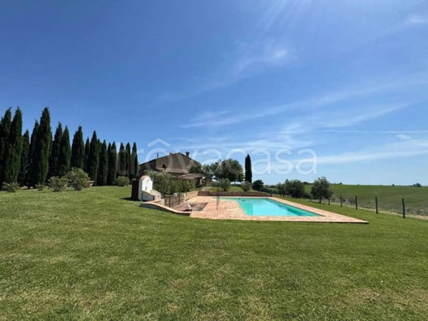 casa indipendente in vendita a Cingoli in zona Strada