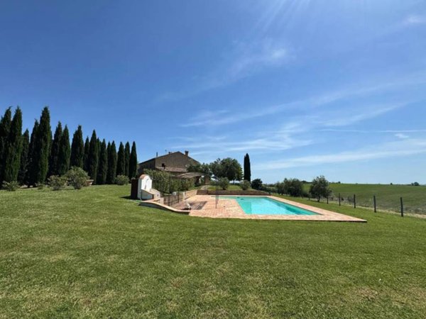 casa indipendente in vendita a Cingoli