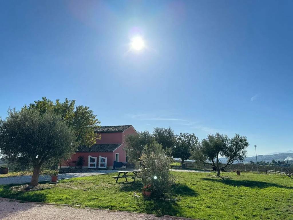 casa indipendente in vendita a Cingoli