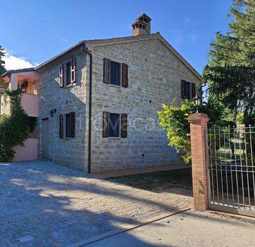 casa indipendente in vendita a Cingoli in zona Pozzo