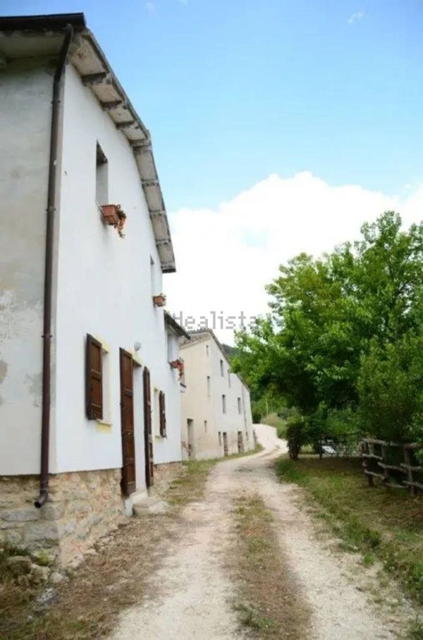 pentavano in vendita a Cingoli in zona Castreccioni