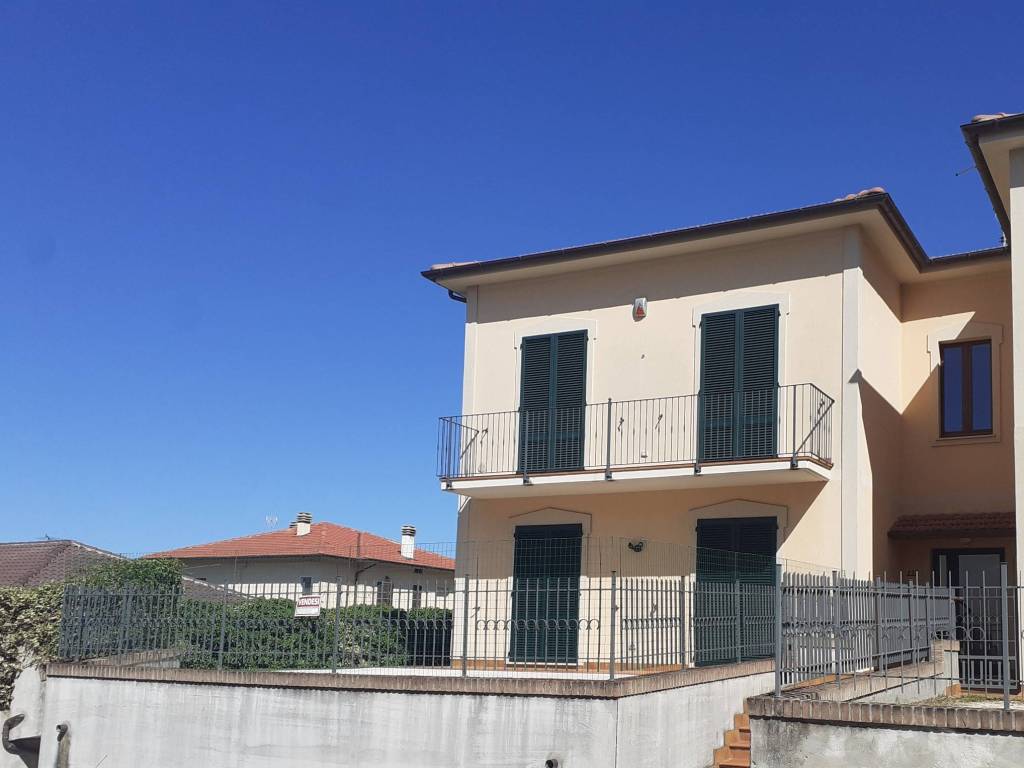 casa indipendente in vendita a Cingoli in zona Strada