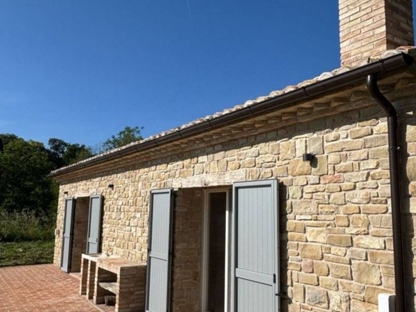 casa indipendente in vendita a Cingoli