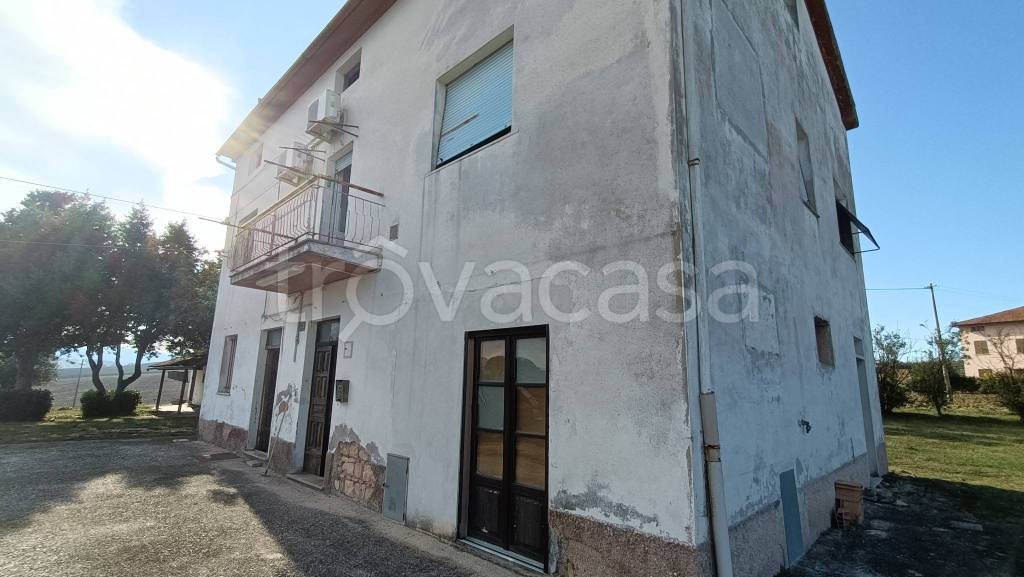casa indipendente in vendita a Cingoli