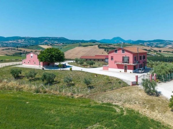 casale in vendita a Cingoli in zona Cervidone