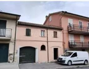 casa indipendente in vendita a Cingoli in zona Mummuiola