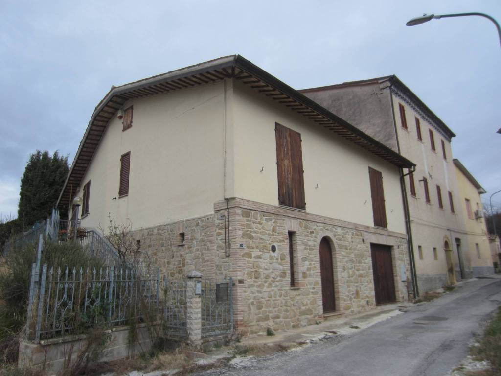 casa indipendente in vendita a Cingoli in zona Torre
