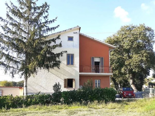 casa indipendente in vendita a Cingoli