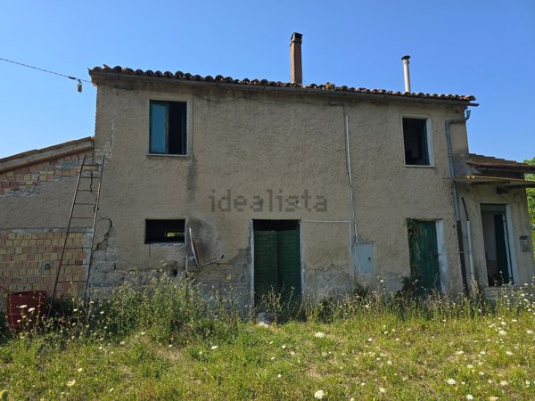 casa indipendente in vendita a Cingoli