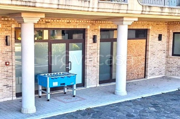 negozio in vendita a Cingoli in zona Troviggiano