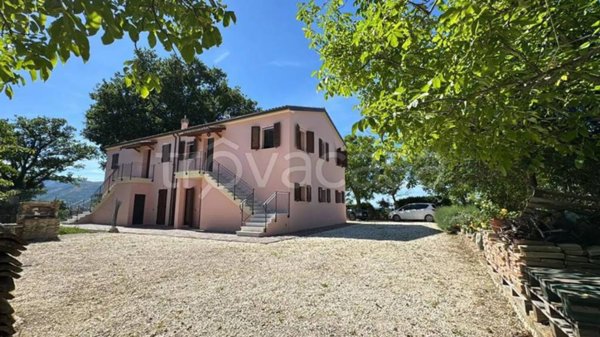 casa indipendente in vendita a Cingoli in zona Strada