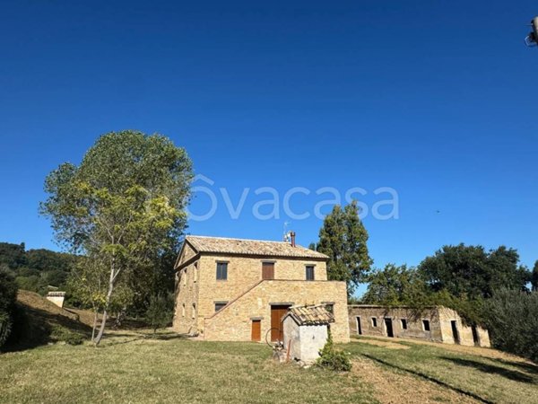 casa indipendente in vendita a Cingoli