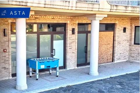 negozio in vendita a Cingoli in zona Troviggiano