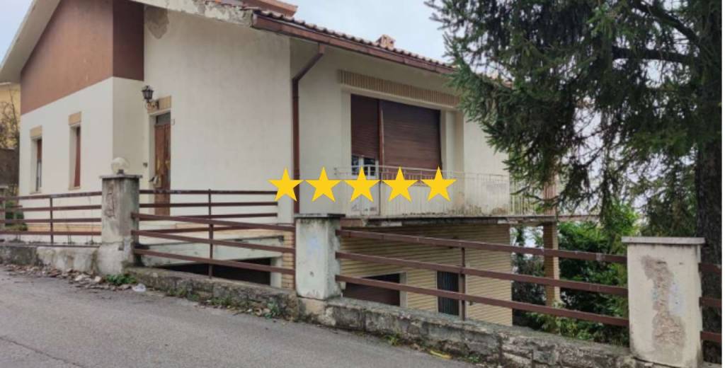 casa indipendente in vendita a Cingoli