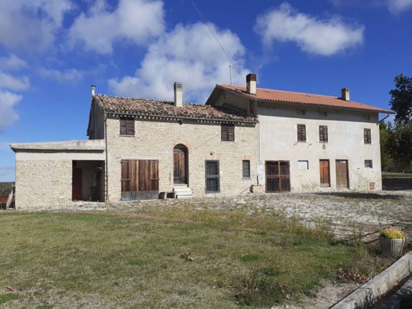 casa indipendente in vendita a Cingoli