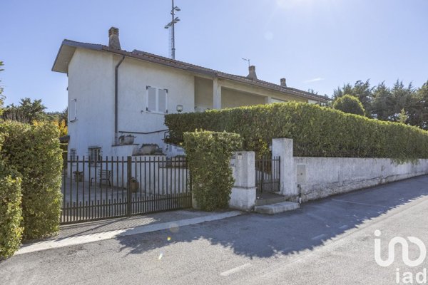 casa indipendente in vendita a Cingoli