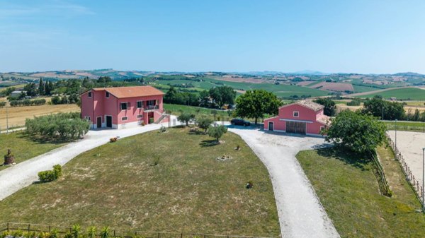 casa indipendente in vendita a Cingoli in zona Cervidone