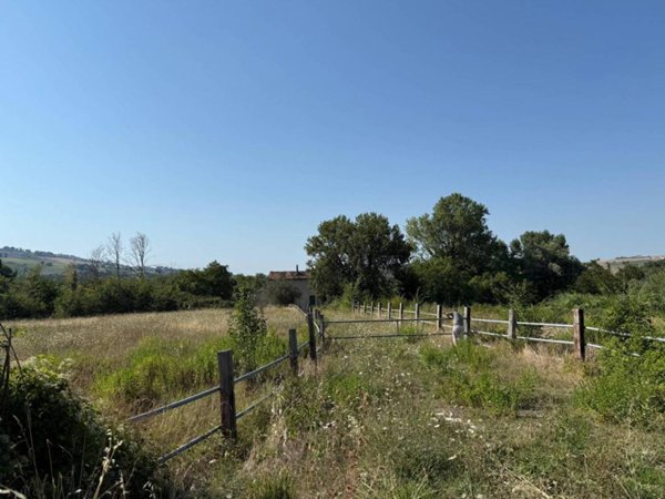 casa indipendente in vendita a Cingoli