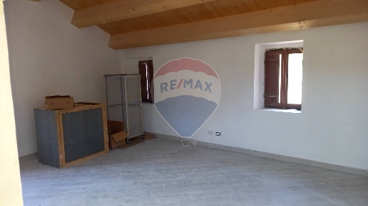 casa indipendente in vendita a Cingoli in zona Capo di Rio