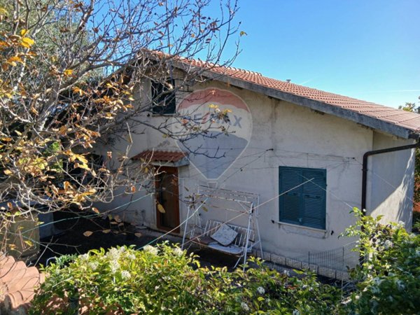 casa indipendente in vendita a Cingoli