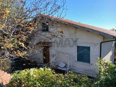 casa indipendente in vendita a Cingoli in zona Torre