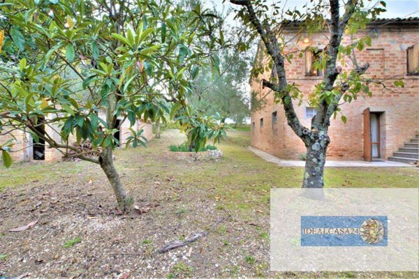 casa indipendente in vendita a Cingoli in zona Botontano