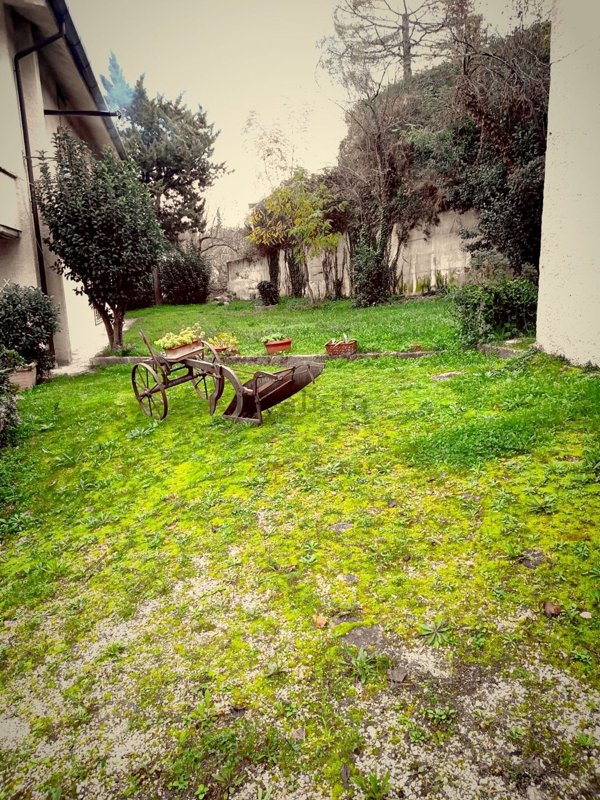 casa indipendente in vendita a Cingoli