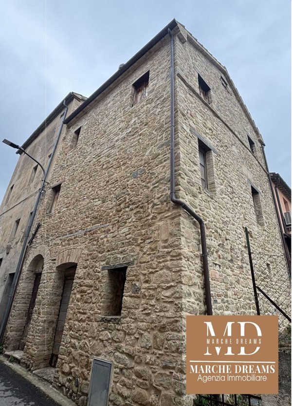 casa indipendente in vendita a Cingoli