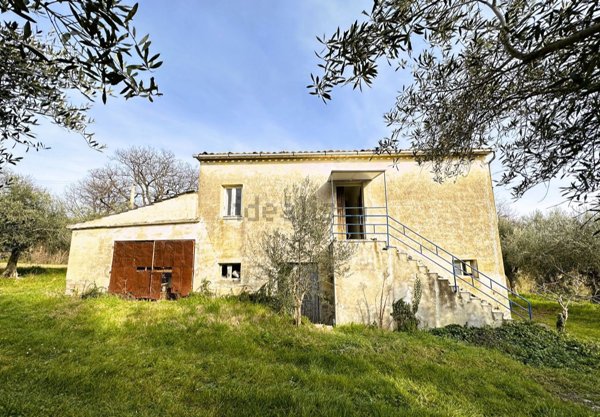casa indipendente in vendita a Cingoli in zona Strada
