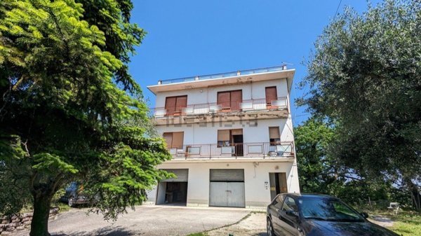 casa indipendente in vendita a Cingoli in zona Troviggiano