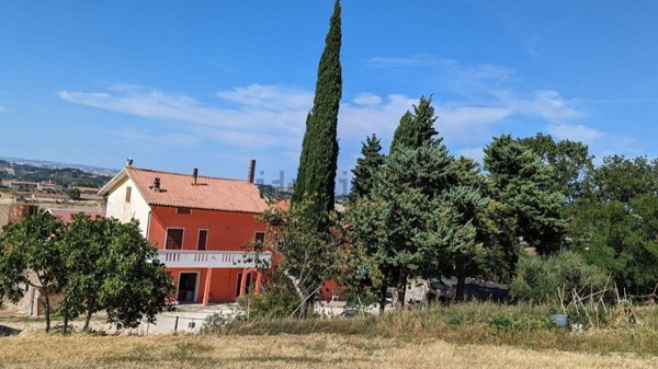 casale in vendita a Cingoli