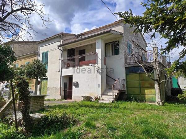 casa indipendente in vendita a Cingoli in zona Troviggiano