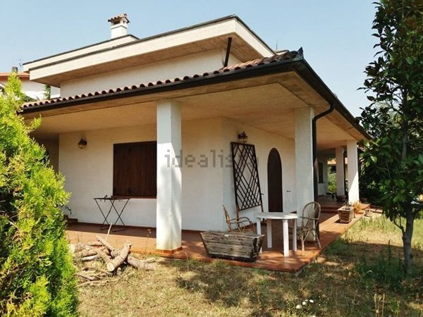 casa indipendente in vendita a Cingoli