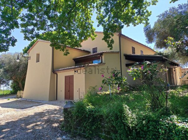 casa indipendente in vendita a Cingoli