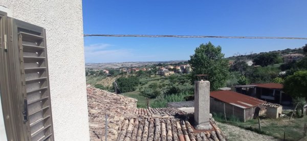 casa indipendente in vendita a Cingoli