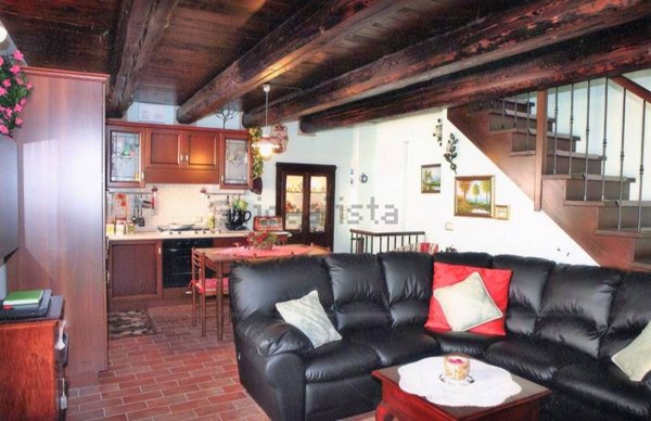 casa indipendente in vendita a Cingoli