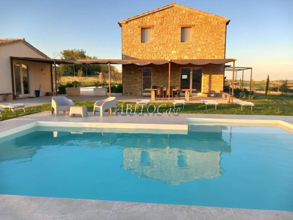 casa indipendente in vendita a Cingoli