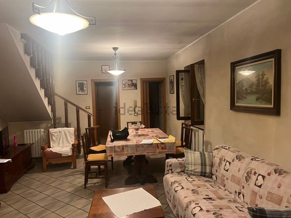 casa indipendente in vendita a Cingoli