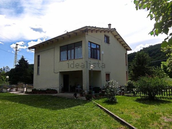 casa semindipendente in vendita a Cingoli