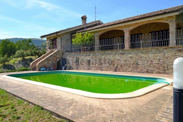 casa indipendente in vendita a Cingoli in zona Strada